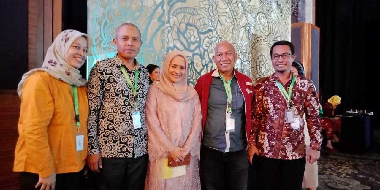 FOTO dengan DUTA SANITASI NASIONAL DAN IUWASH PLUS